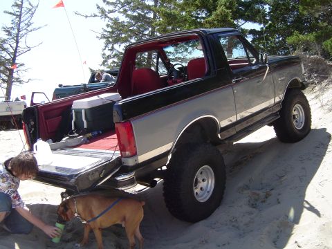 1989 Ford Bronco - Stopped at a rope swing