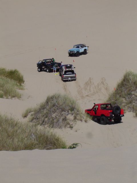 1989 Ford Bronco - Uh oh, Broken bronco needs a tug.