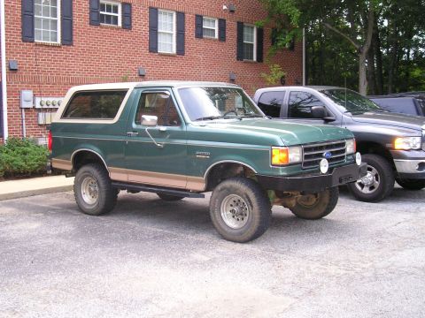 1989 Ford Bronco - SIde Shot