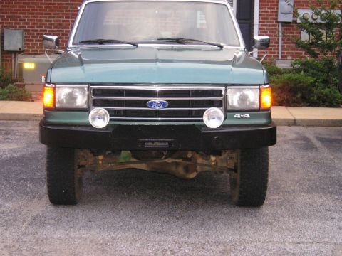 1989 Ford Bronco - Get out of the way