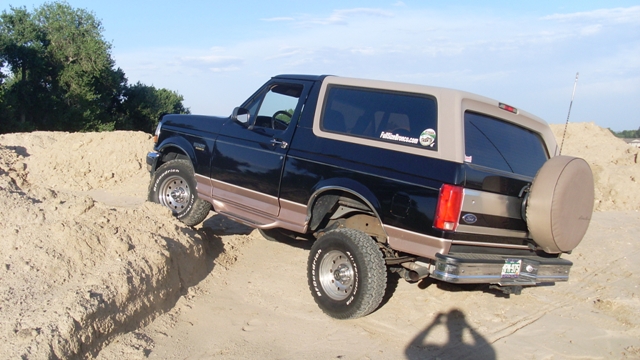 1996 Ford Bronco 3q-front view on dirt hill