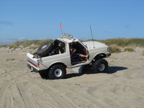 1996 Ford Bronco - This modified Ford Bronco is equipped for off-road adventures on sandy terrain.