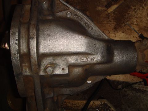 1992 Ford Bronco - Close-up of a differential housing showing casting numbers 620072R and 8817.