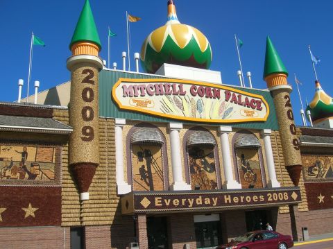 1996 Ford Bronco - The Mitchell Corn Palace is decorated with corn and features banners indicating years 2008 and 2009.