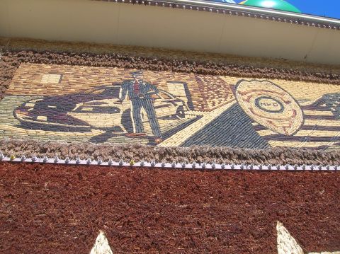 1996 Ford Bronco - This mural appears to be made of seeds or beans, showing a law enforcement theme.