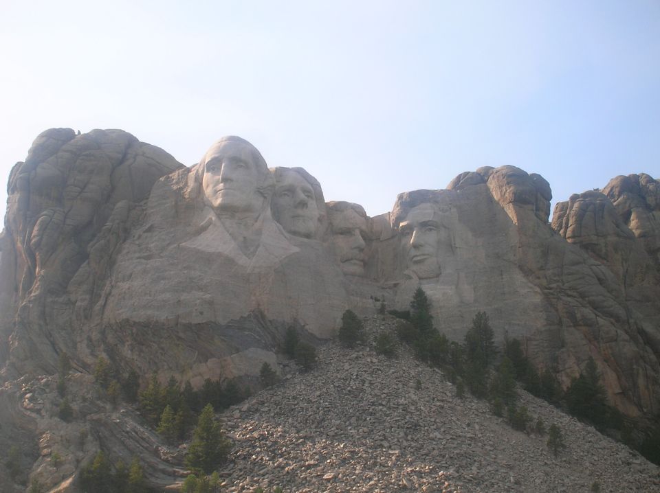 Mount Rushmore with four presidential faces carved into the mountain