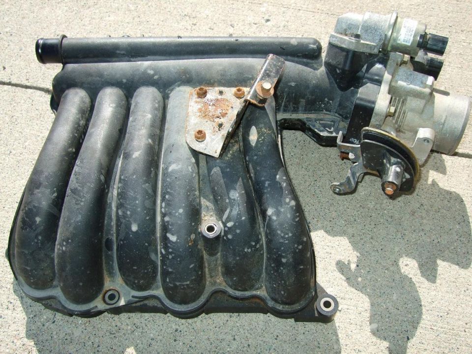 Intake manifold and throttle body assembly