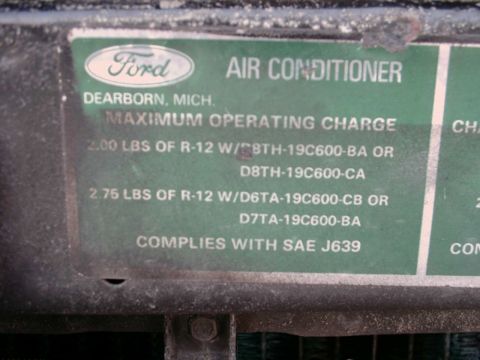 1979 Ford F-150 - This data plate provides details on the maximum operating charge for the Ford air conditioning system.