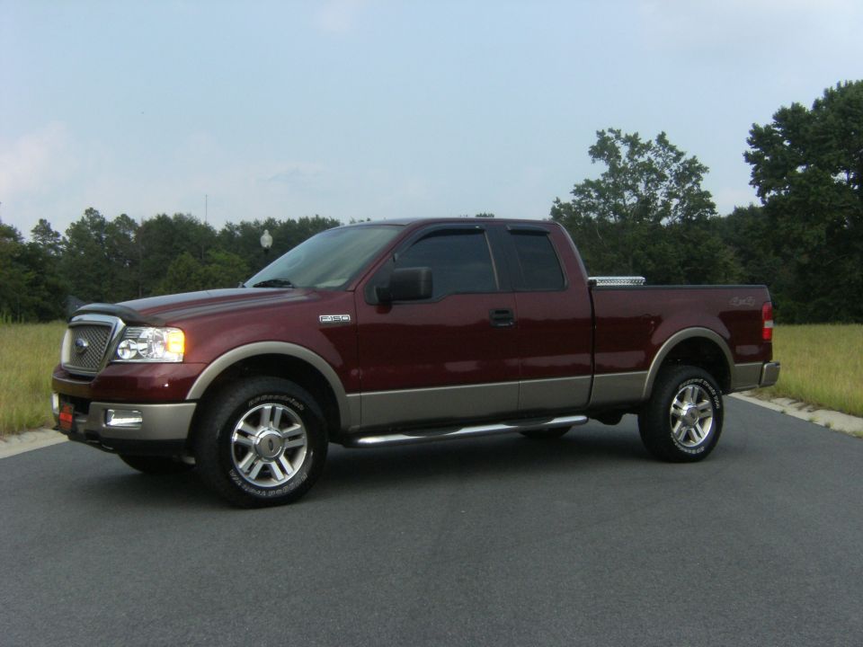 Maroon 2005 Ford F-150 pickup truck, 3/4 front view