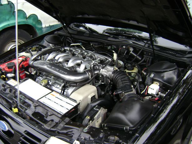1991 Ford Taurus engine bay with V6 engine