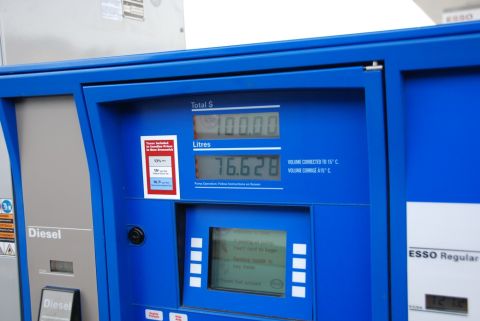 1996 Ford Bronco - A gas pump display shows a total of $100.00 for 76.628 litres of fuel dispensed.