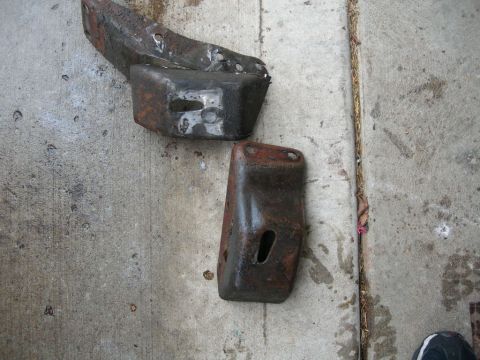 1984 Ford Bronco - I wondered why the vibrations had gotten bad. I thought it was from the solid mout of the tranny. You can tell that the drivers side mount…