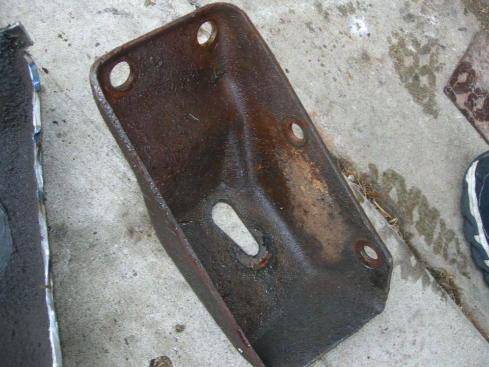 Pass side motor mount brace from the Bronco subframe.  This one unbolts.