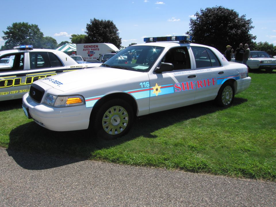 White Ford Crown Victoria SHERIFF cruiser, unit 116, with lightbar