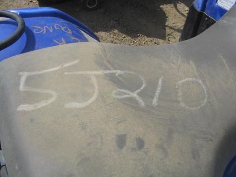 2003 Yamaha GRIZZLY 660 - Chalk markings on an ATV seat and writing on a blue fender are visible.