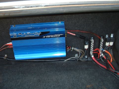 1984 Mercedes-Benz D-Class - amp and rear power blocks