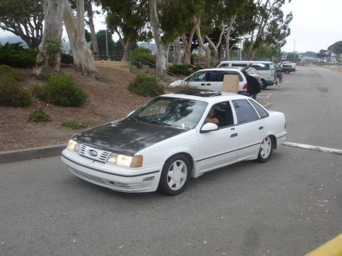 1990 Ford Taurus