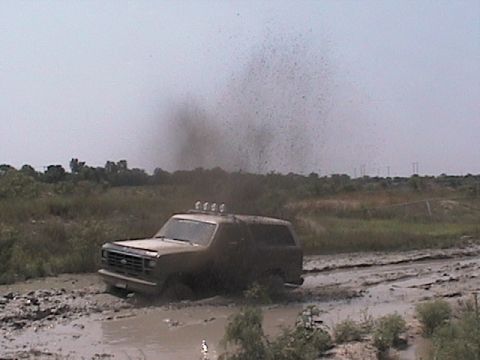1982 Ford Bronco - Spraying for the camera