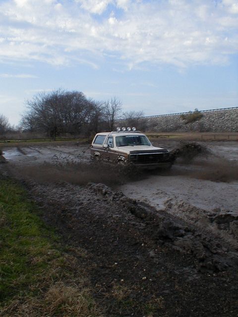 1982 Ford Bronco - Same hole, different run