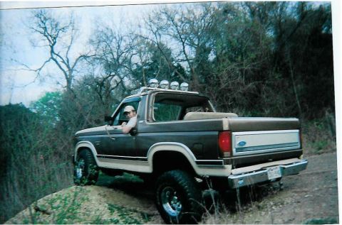1982 Ford Bronco - A little rear flex, keep in mind this is stock