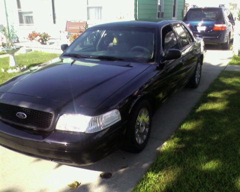 2004 Ford Crown Victoria photo