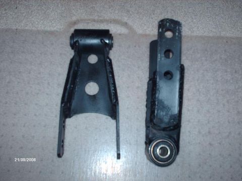 1990 Ford F-150 - Two leaf spring shackles are shown side-by-side on a textured surface. The date 21/08/2008 is visible in the lower left corner.