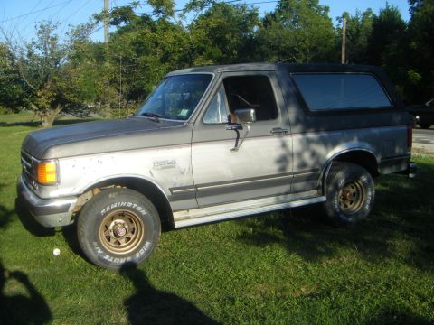 1979 Ford F-250 - This Ford Bronco appears to be from the late 1980s, not a 1979 model as claimed.