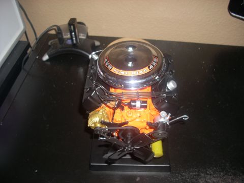 1992 Ford Bronco - Model engine with '426 HEMI HEAD 426' on air cleaner. Supermotors.net logo visible.
