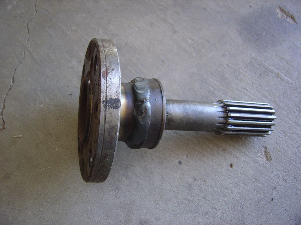 Metal shaft with flange and splines on concrete