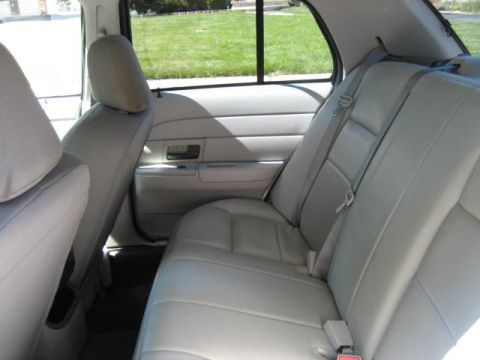 2003 Ford Crown Victoria