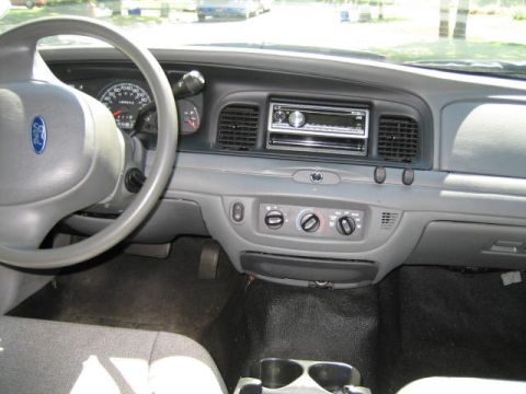 2003 Ford Crown Victoria photo