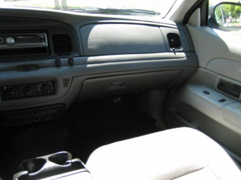 2003 Ford Crown Victoria photo