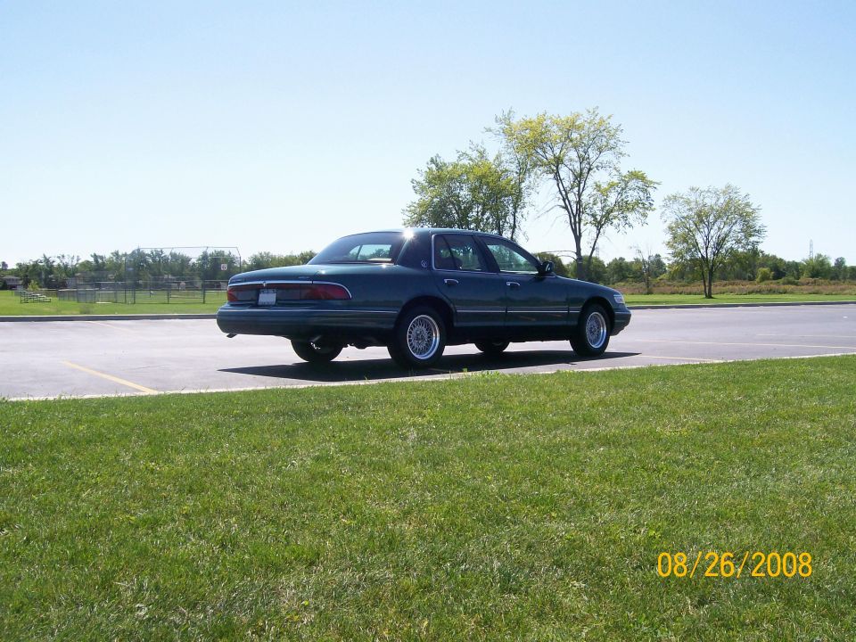 1995 Mercury Grand Marquis sedan, rear quarter view, dark green