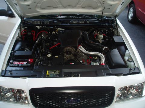 2003 Ford Crown Victoria photo