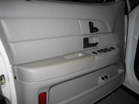 2003 Ford Crown Victoria photo