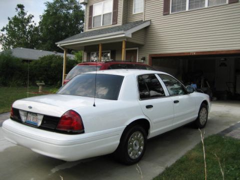 2003 Ford Crown Victoria photo