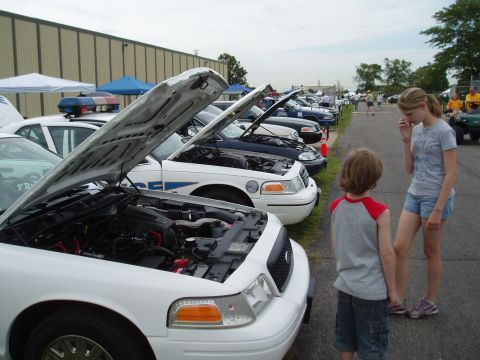 2003 Ford Crown Victoria photo