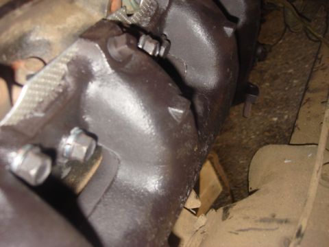 1983 Ford Bronco - here is a closer look at the reinstalled manifold.