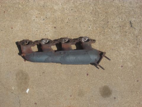 1983 Ford Bronco - here is the pass side manifold out. I was lucky as a few of the bolts were loose like the drivers side.