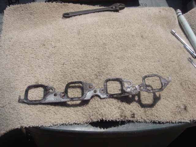here was the pass side gasket. it too was in real bad shape.
