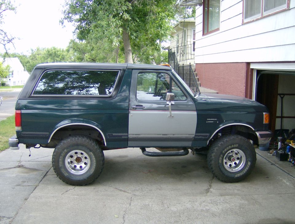 Sitting back on the 15 x 10 inch rims wrapped with 35x12.5 Procomp mud terrains.