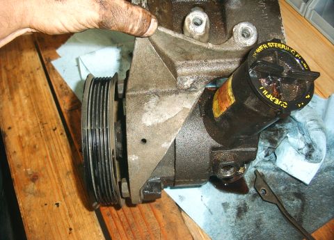 1987 Ford Bronco - Picture of the old pump and bracket
