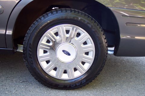 2001 Ford Crown Victoria - Close-up of a 2001 Ford Crown Victoria wheel and part of the fender.