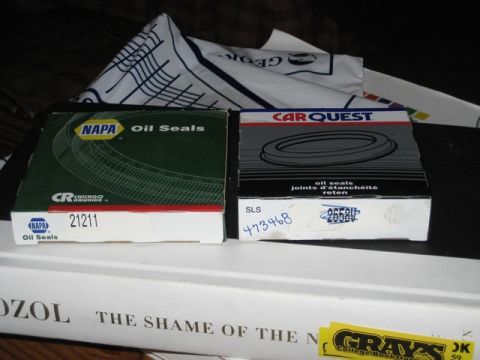 1995 Ford Bronco - NAPA and CARQUEST oil seal boxes are shown, with part numbers 21211 and SLS 473468.