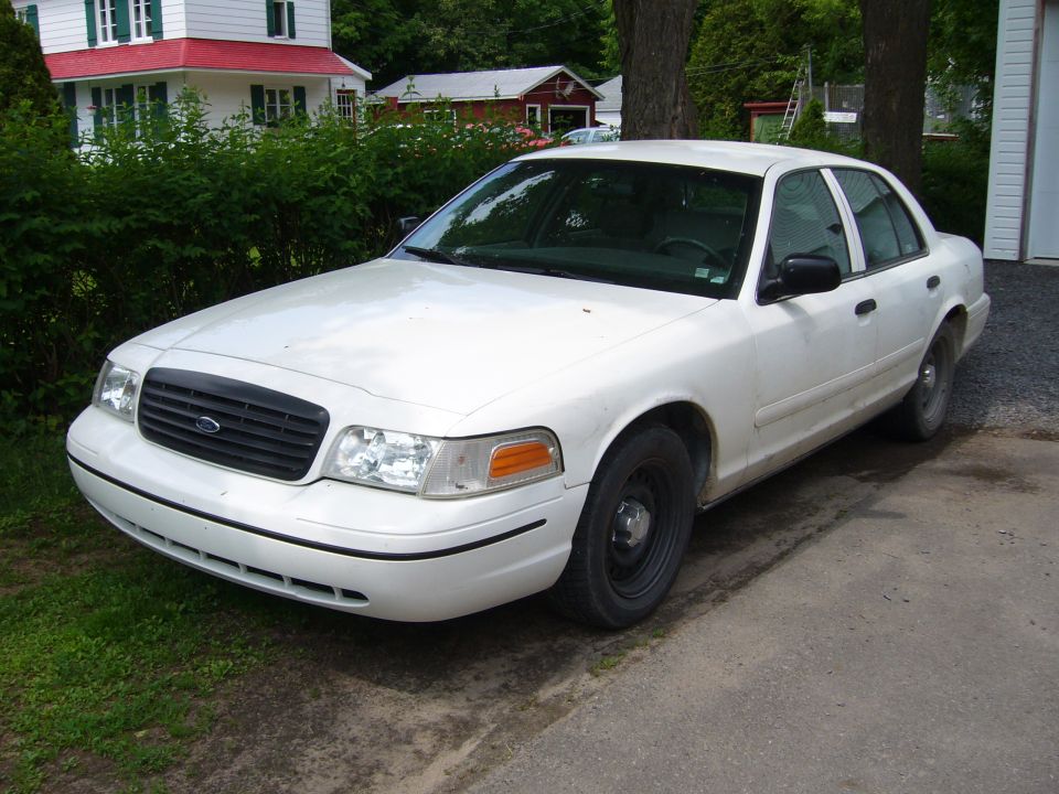 2000 Ford Crown Victoria “P71 Police Interceptor”