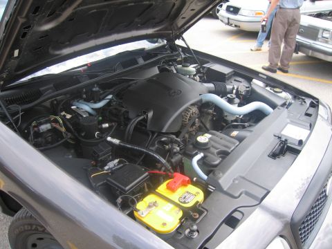 2001 Ford Crown Victoria - The engine bay of a 2001 Ford Crown Victoria is open, revealing the engine and battery components.