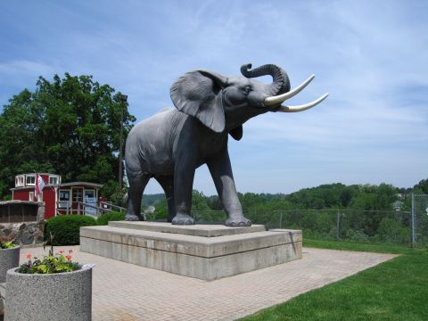 2001 Ford Crown Victoria - Photograph of the Jumbo elephant monument statue, not a technical document.