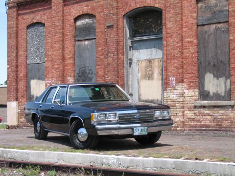 2001 Ford Crown Victoria - Photograph of a Ford LTD Crown Victoria sedan, not a technical document.