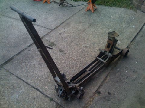 1984 Ford F-250 - 1922 Two and a half ton floor jack - Circa 1922
