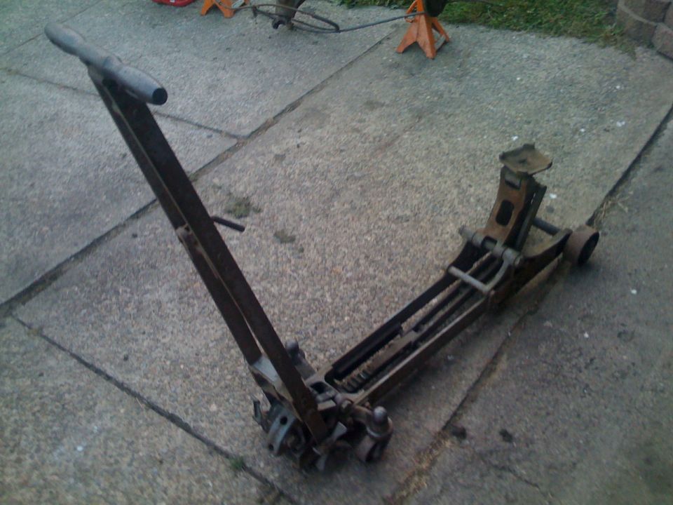1922 Two and a half ton floor jack - Circa 1922